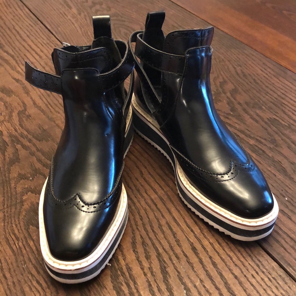 BROGUE LOW PLATFORM SHOES- NEVER WORN !!!